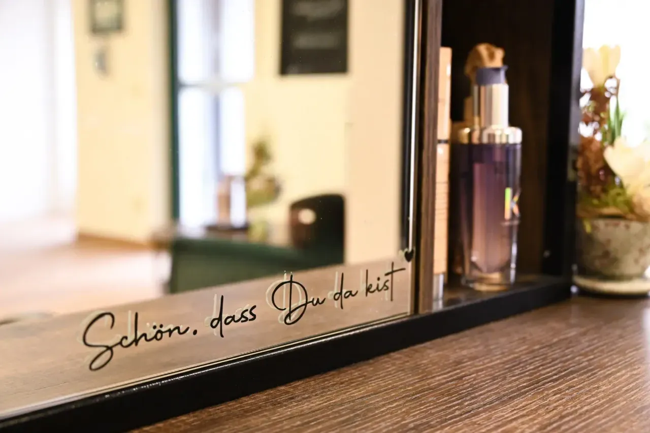 Stilvoller Friseursalon Chic & Chill in der Leipziger Straße 90 in Borna.