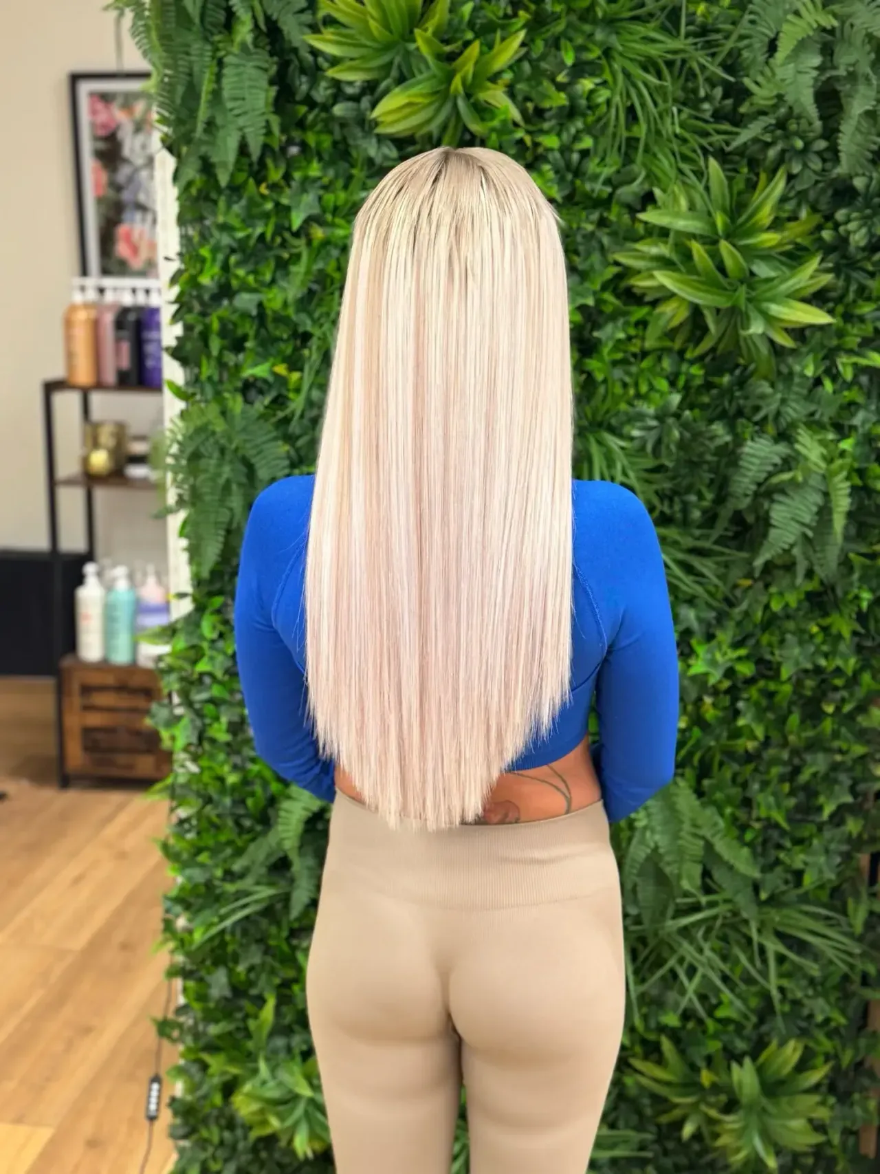 Keratin-Bonding-Haarverlängerung mit natürlichem, unsichtbarem Übergang bei Chic & Chill.