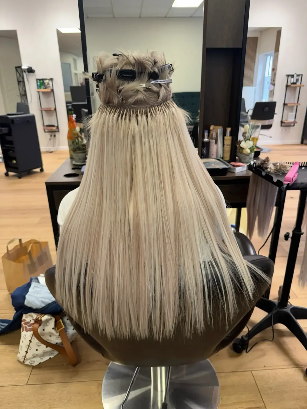 Volles, langes Haar dank Keratin-Bondings bei Chic & Chill.